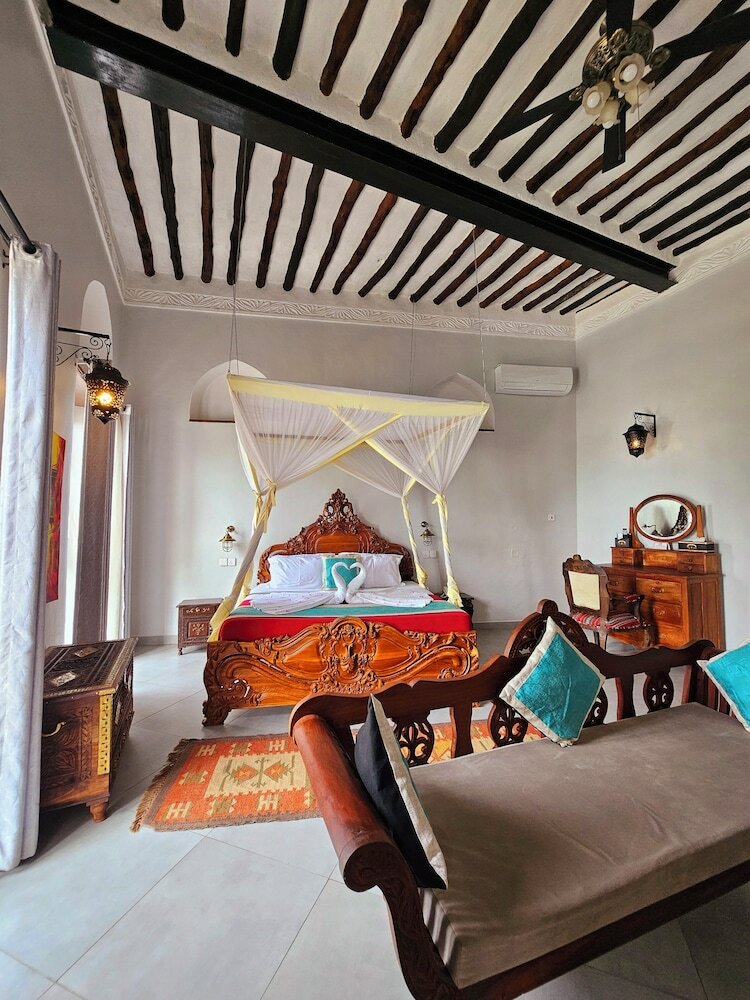 Фото Mizingani Seafront Hotel