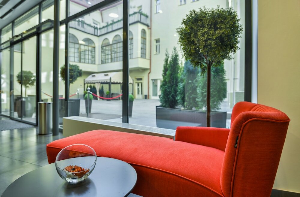 Фото Hotel Garden Court