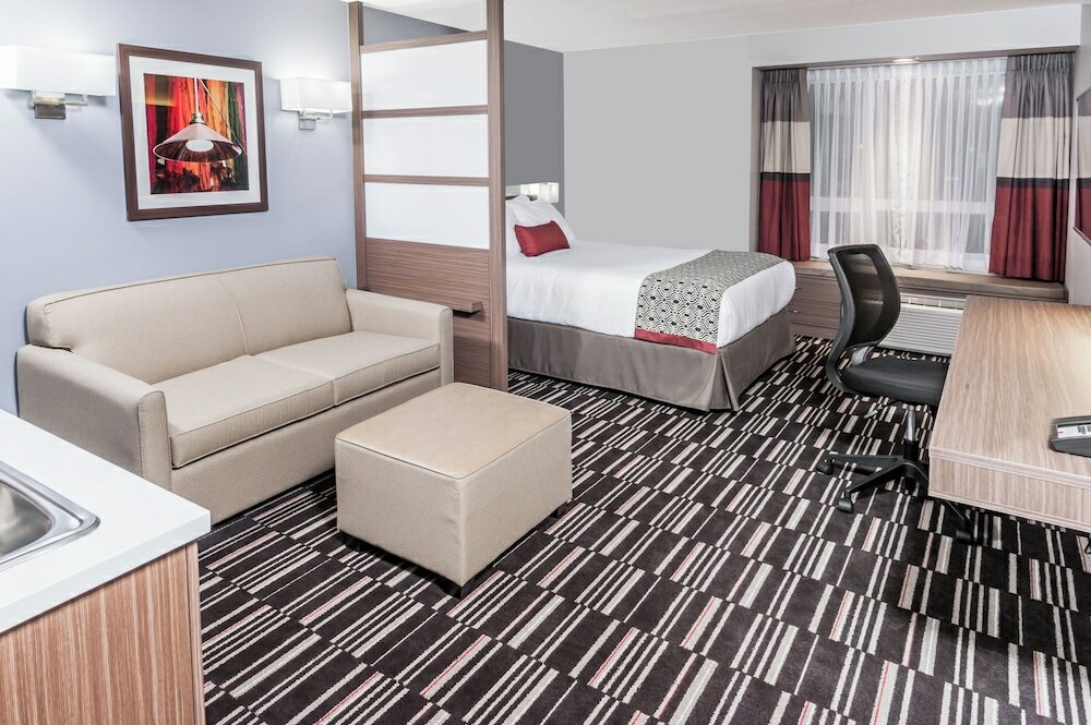 Фото Microtel Inn & Suites by Wyndham Fort St John