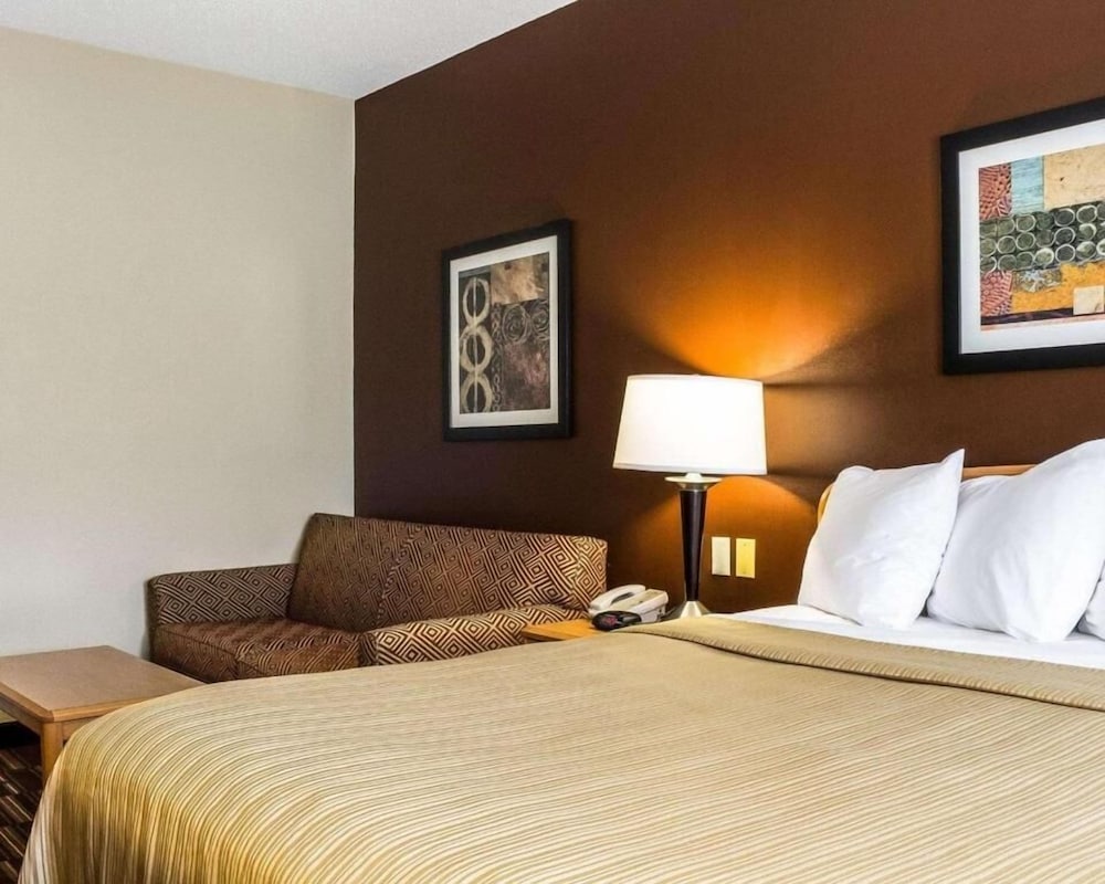 Фото Quality Suites Near West Acres