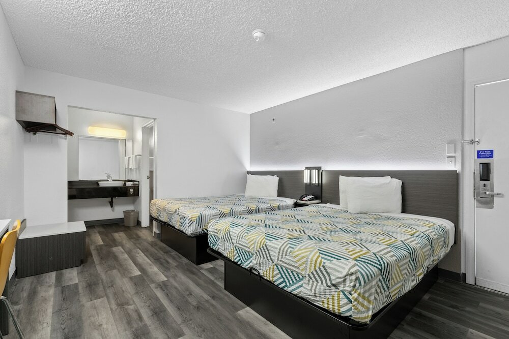 Фото Motel 6 San Diego, Ca - North