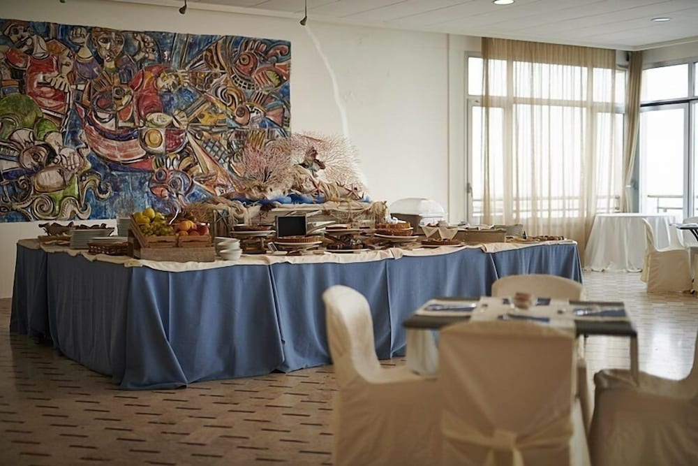 Фото Tirreno Hotel