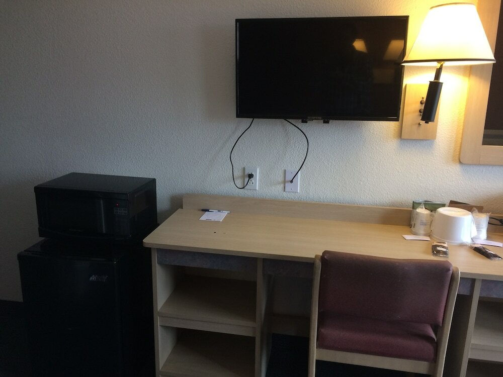 Фото Travelodge by Wyndham Raton