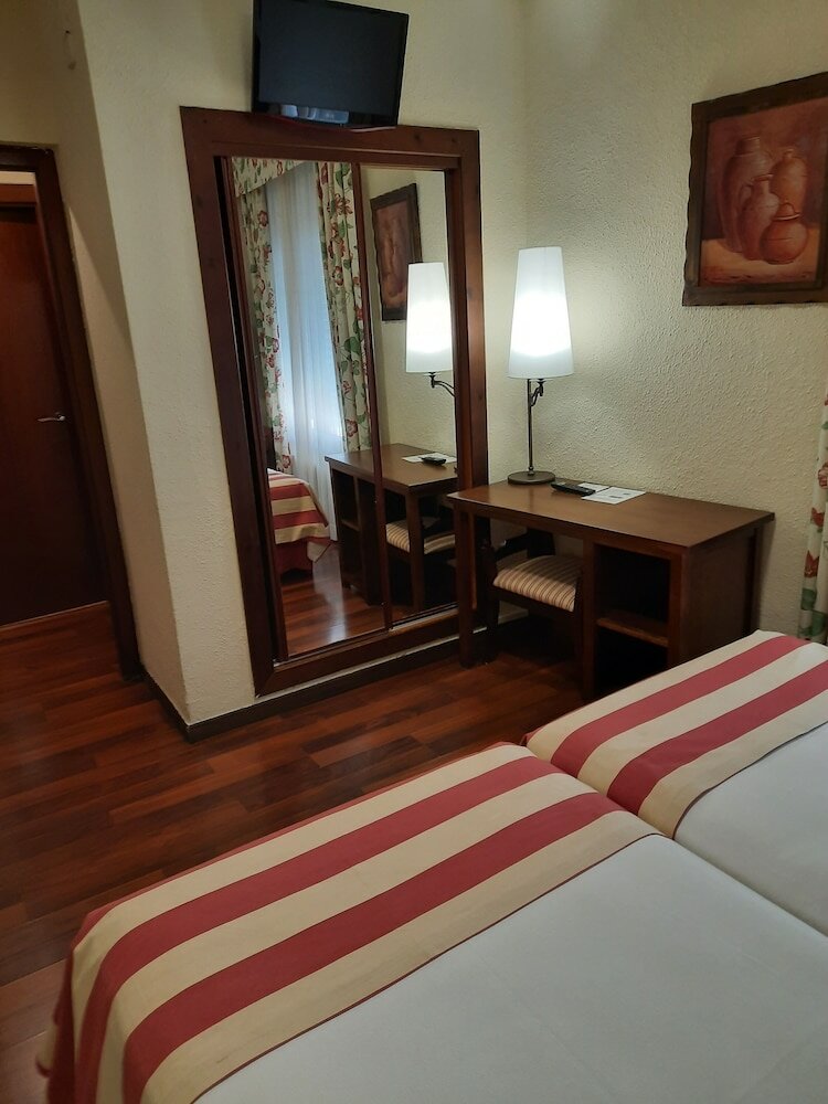 Фото Hotel Urogallo