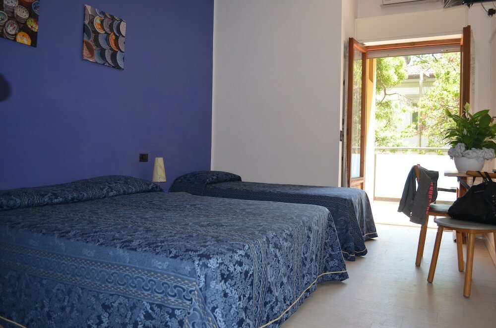 Фото Hotel Capitol