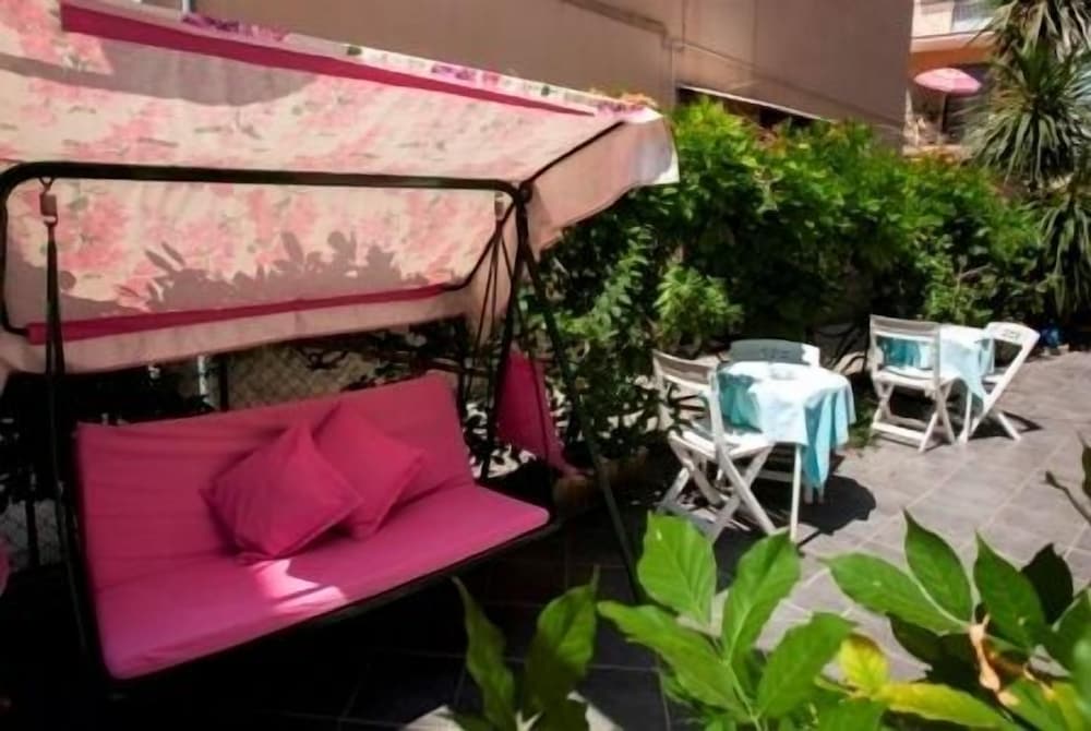 Фото Hotel Villa Rosa