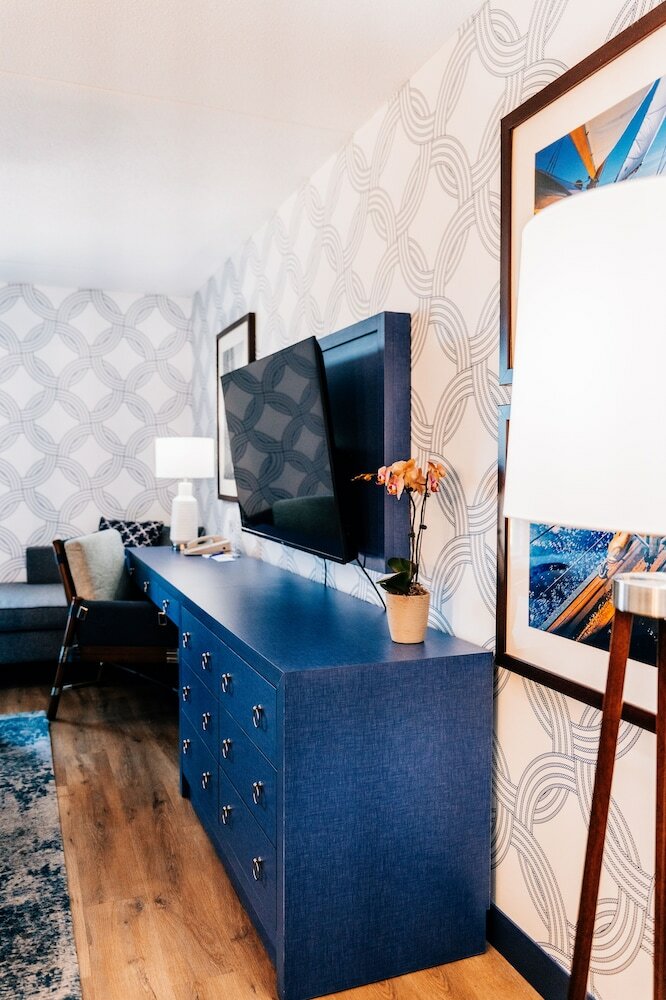 Фото Salem Waterfront Hotel & Suites