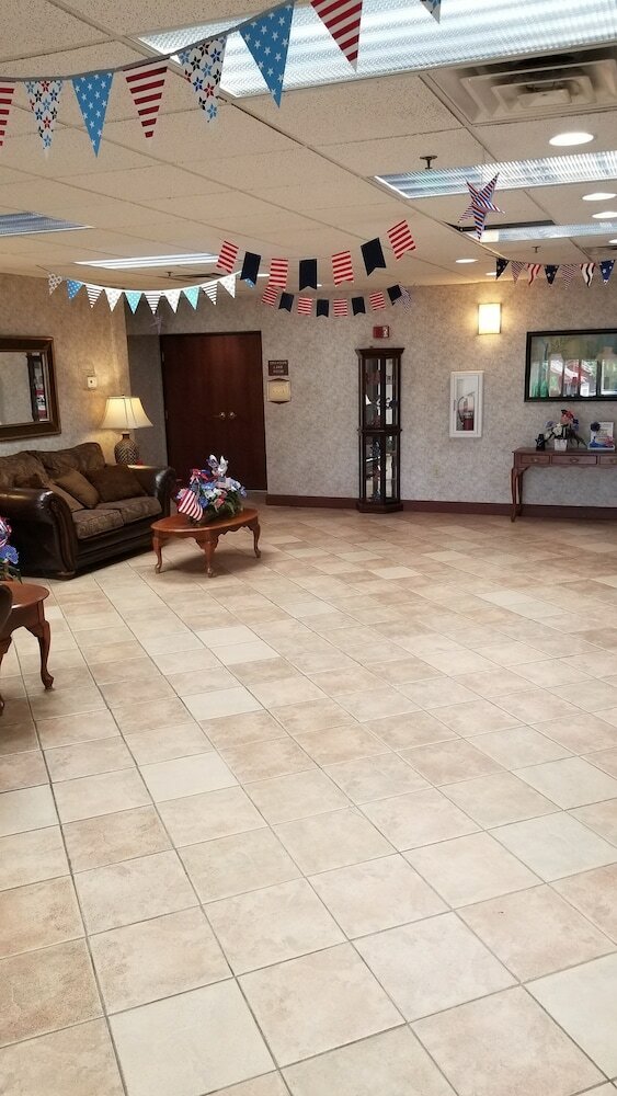 Фото Super 8 by Wyndham Grayson