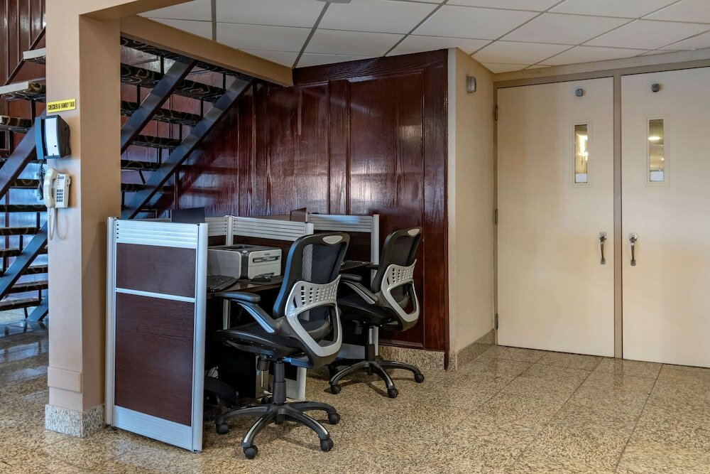 Фото Best Western Marquis Inn & Suites