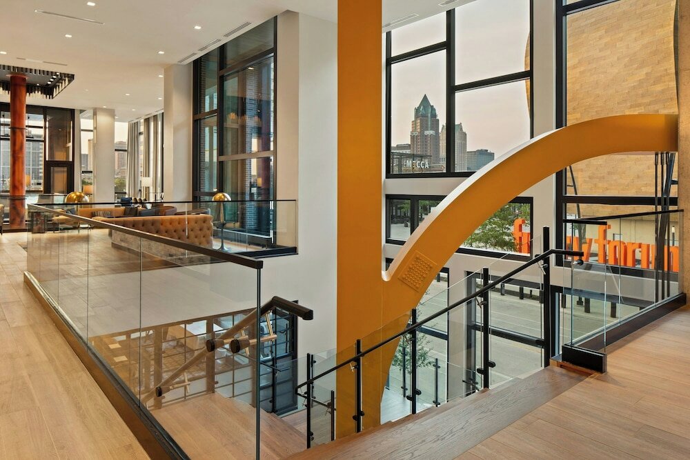 Фото The Trade, Autograph Collection