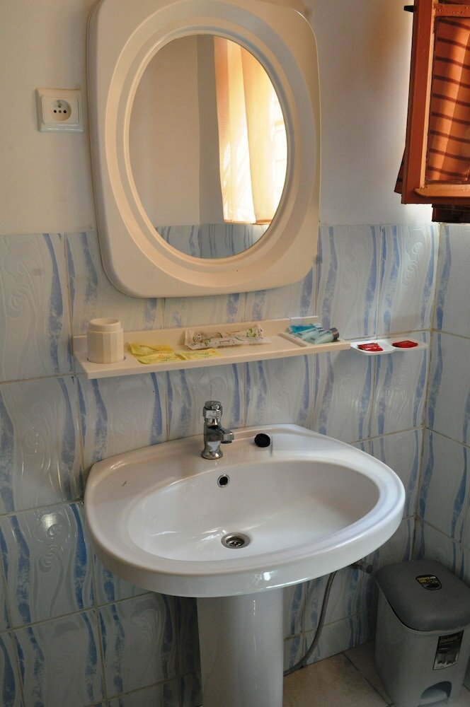 Фото Quiet Haven Hotel