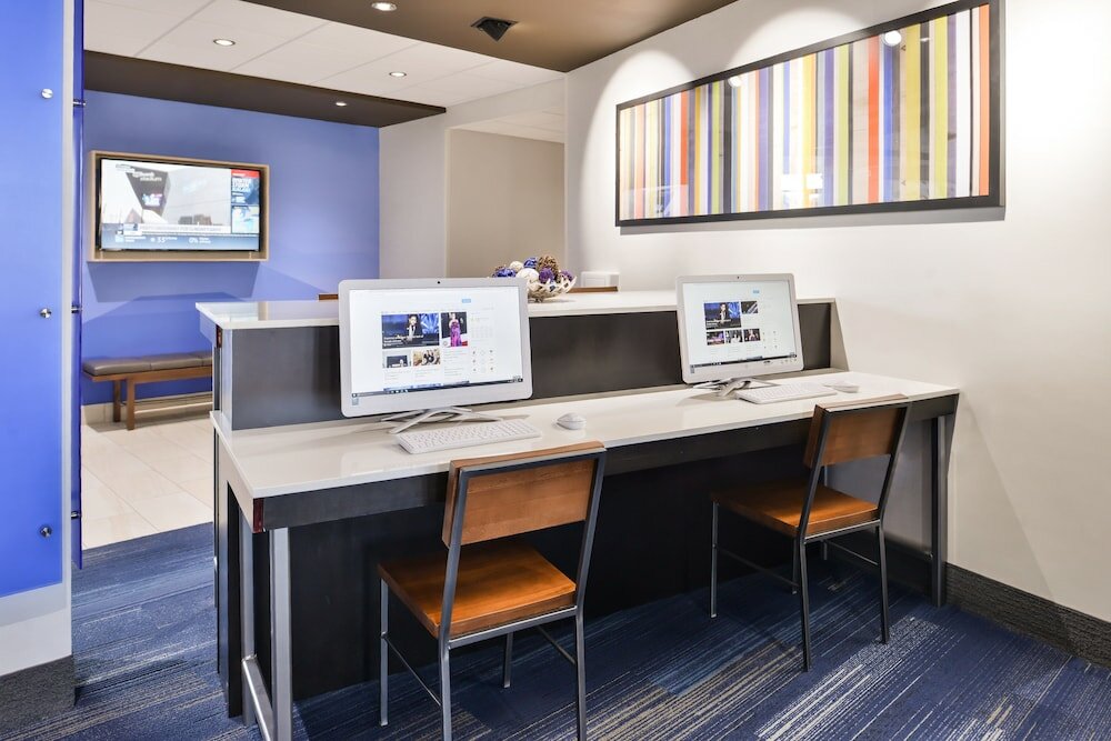 Фото Holiday Inn Express & Suites Kansas City - Lee's Summit, an Ihg Hotel