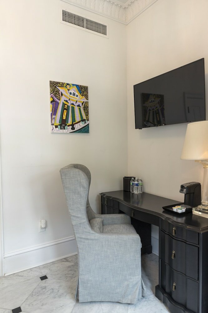 Фото Royal Frenchmen Hotel and Bar