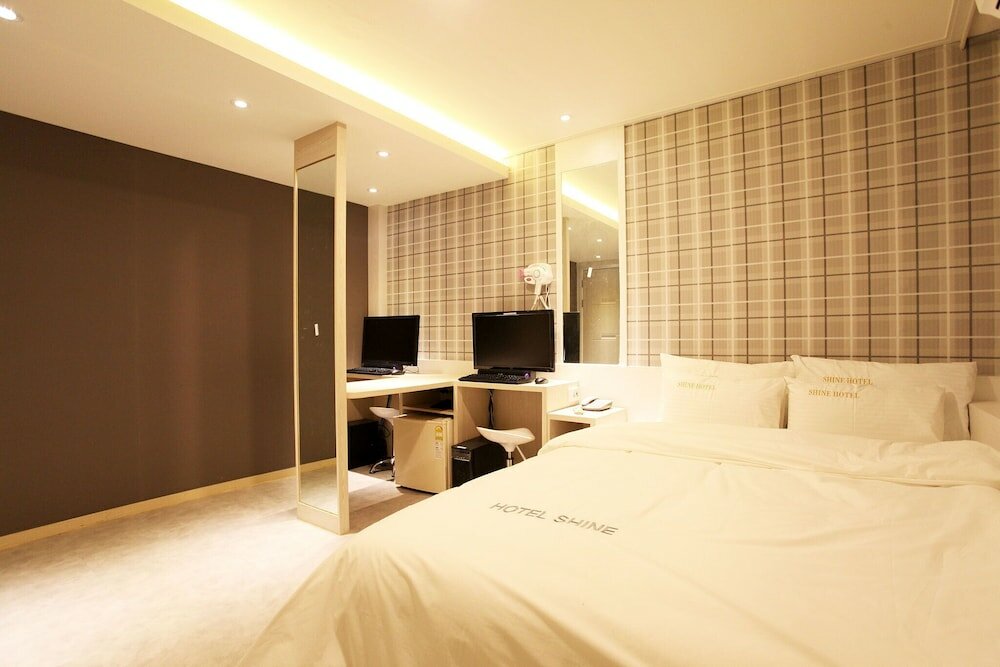 Фото Shine Hotel