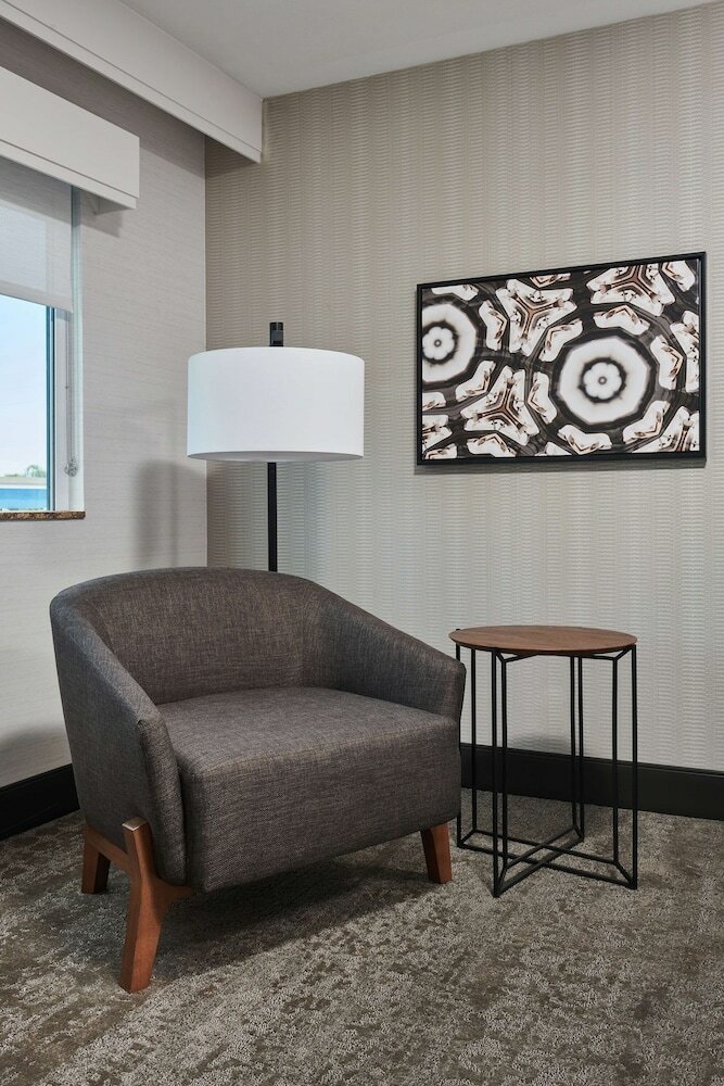 Фото DoubleTree by Hilton Fullerton