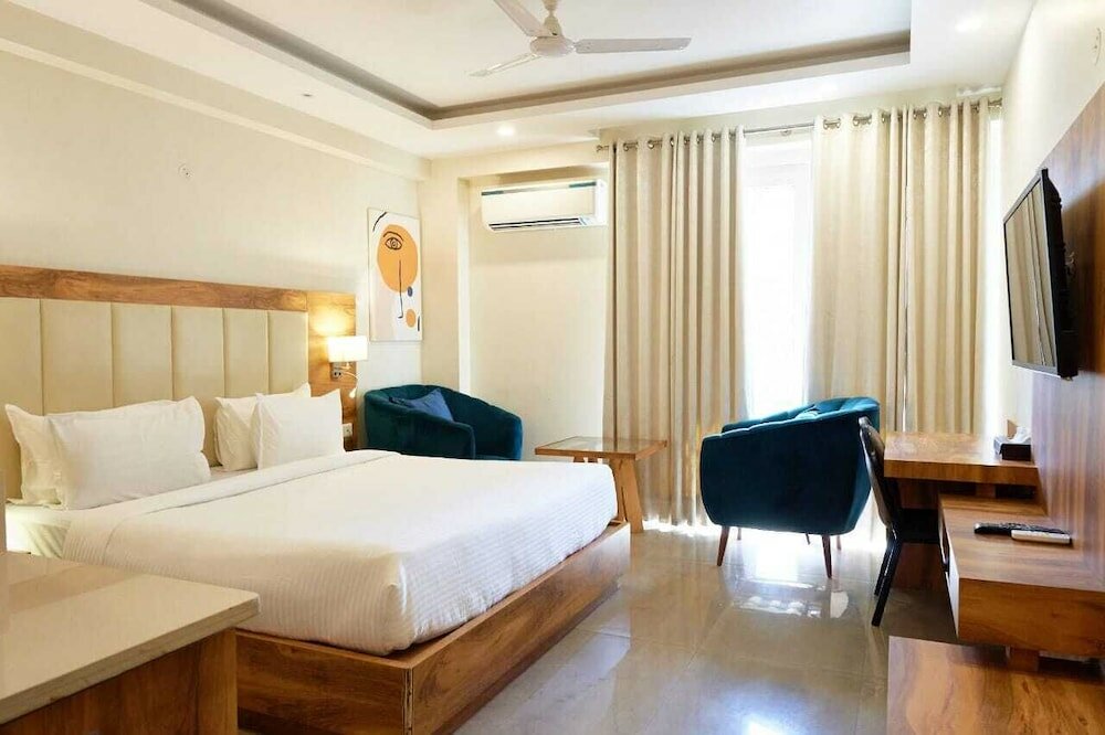 Фото Hotel Golf View Suites