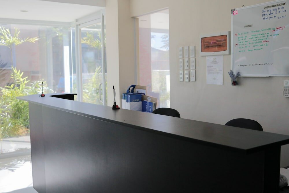 Фото RedDoorz @ Grand Apartelle Hernan Cortes Cebu