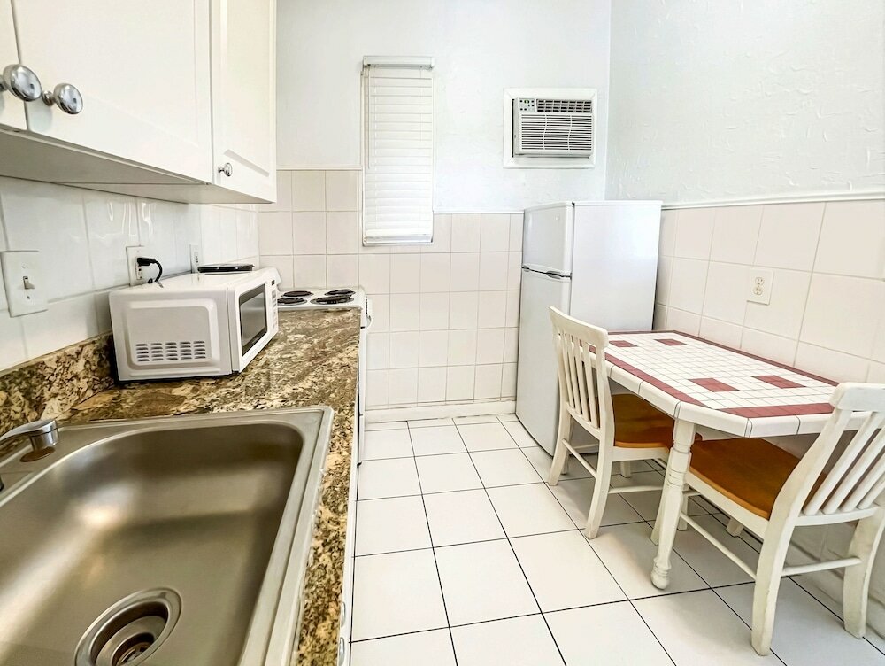 Фото Hollywood Beach Swan