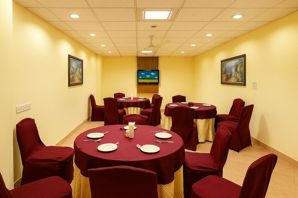 Фото Hotel Tjs Royale