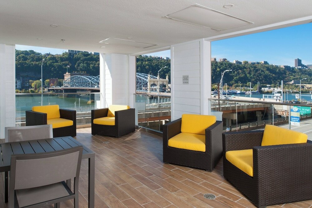 Фото Fairfield Inn & Suites by Marriott Pittsburgh Downtown