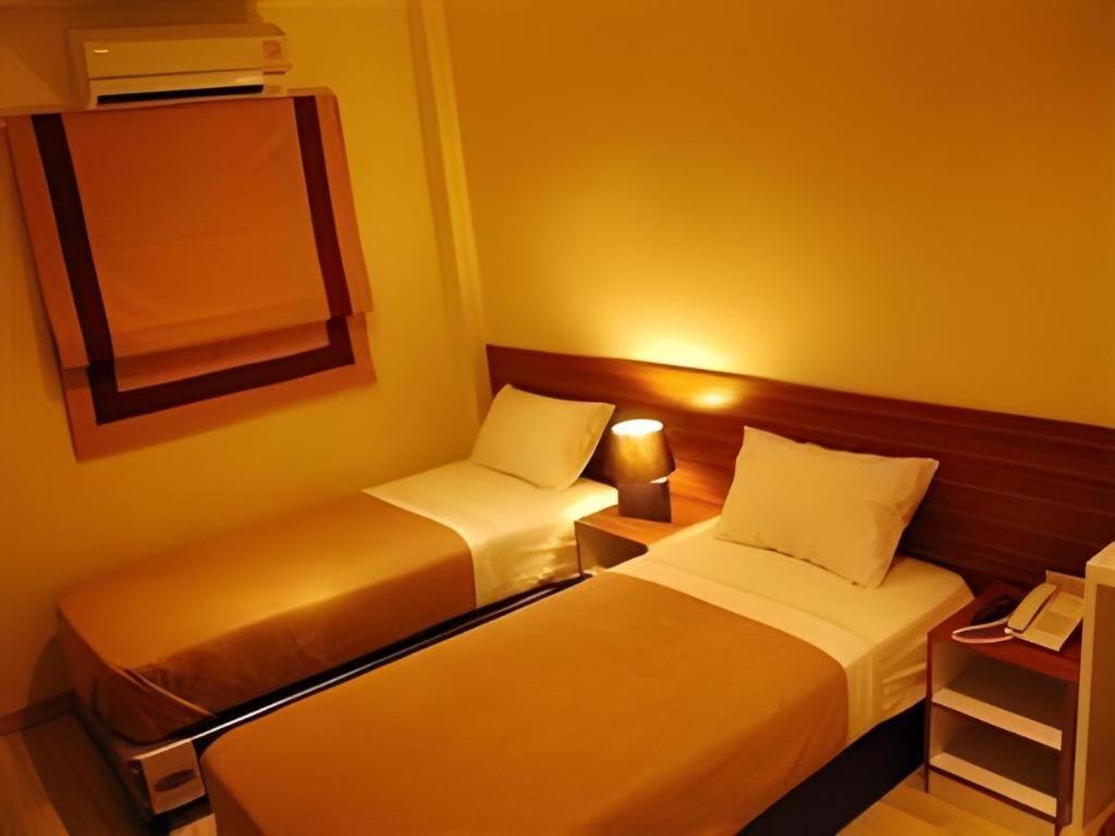 Фото White House Asoke Sukhumvit 18