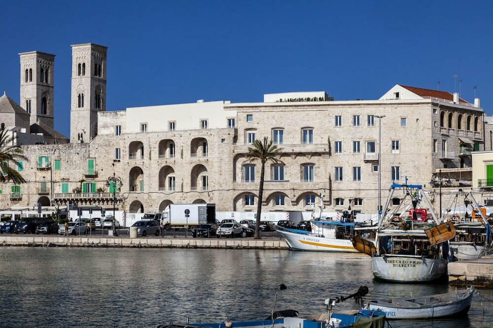 Фото отеля 1