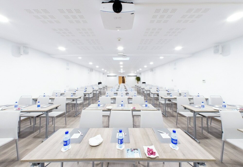 Фото Crowne Plaza Madrid Airport, an Ihg Hotel