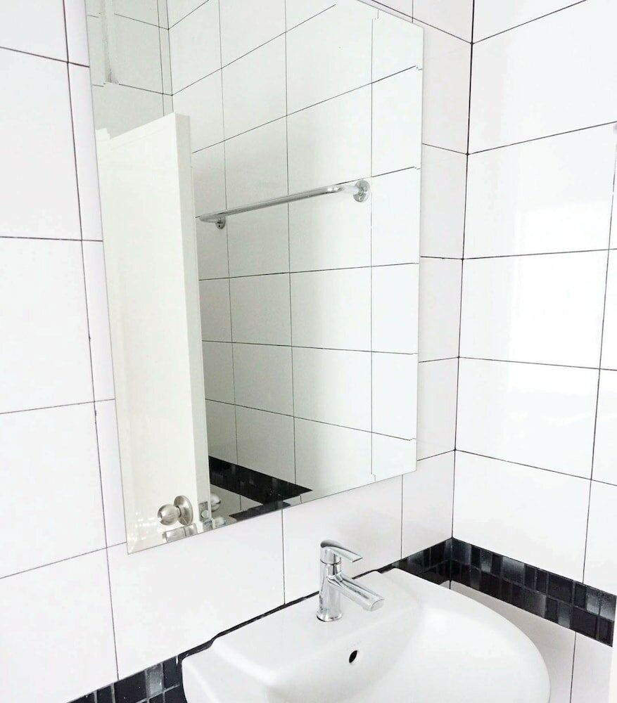 Фото The Color Express Hotel