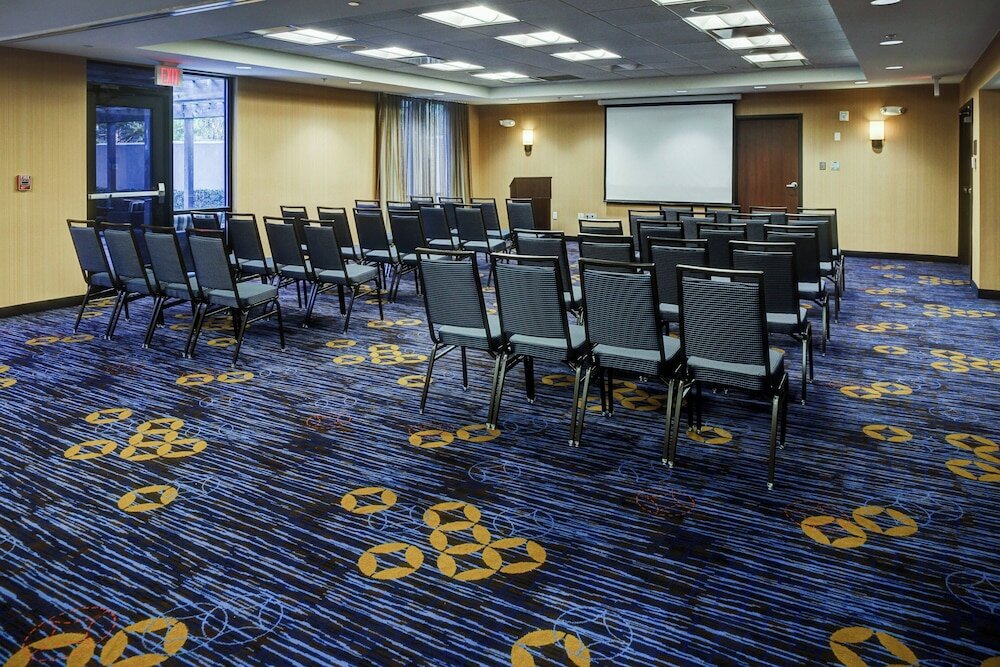 Фото Courtyard by Marriott Atlanta Airport West