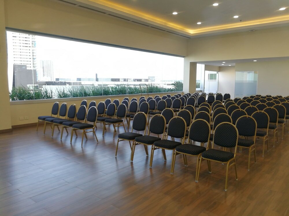 Фото Paseo La Galería Hotel & Suites