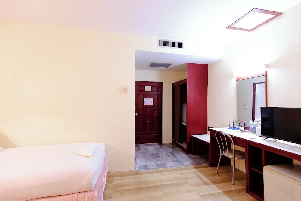 Фото Chumphon Palace Hotel