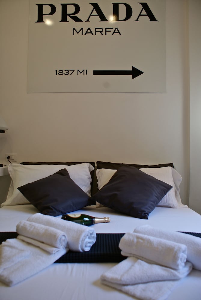 Фото Empire Suites