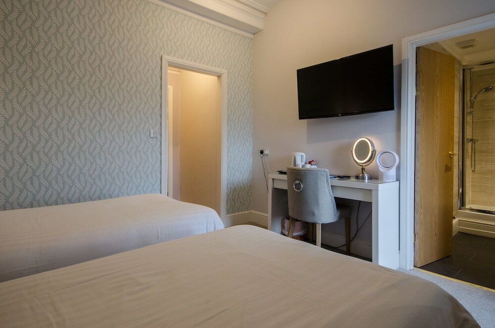 Фото Dukes Folly Hotel