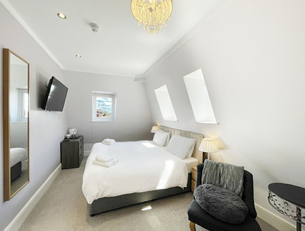 Фото Dukes Folly Hotel