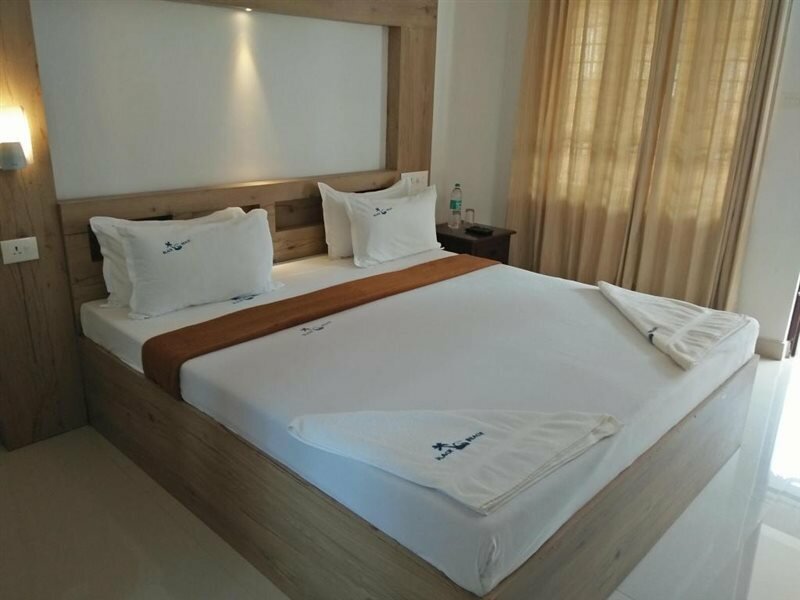 Фото Black Beach Resort