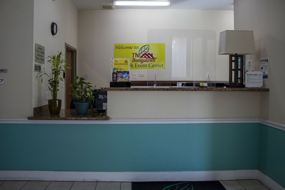 Фото The Bungalows Hotel & Event Center