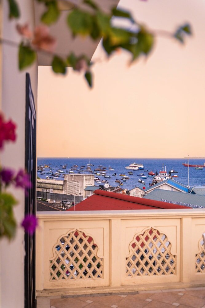 Фото Golden Tulip Stonetown Boutique