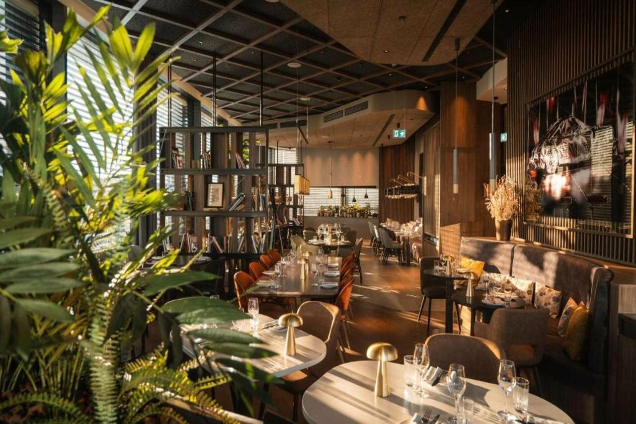 Фото Radisson Blu Hotel At Porsche Design Tower Stuttgart