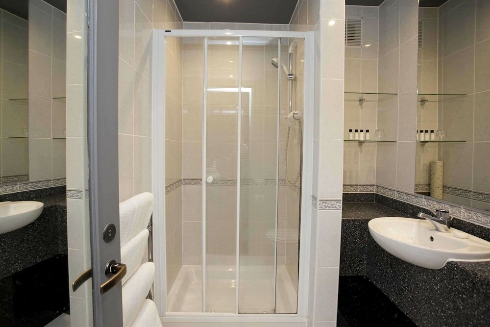 Фото St James Hotel, Bw Premier Collection