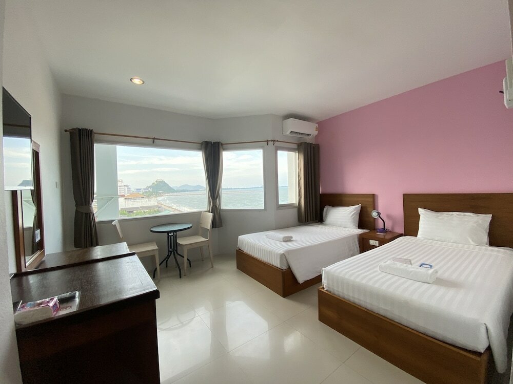 Фото Prachuap Beach Hotel