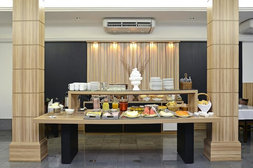 Фото Castel Plaza Hotel