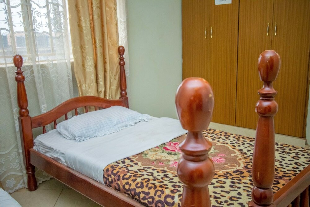 Фото Makerere Serene Hotel