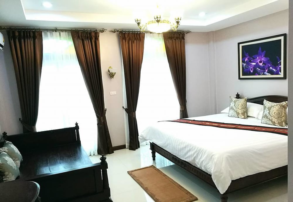 Фото The Velvet Orchid