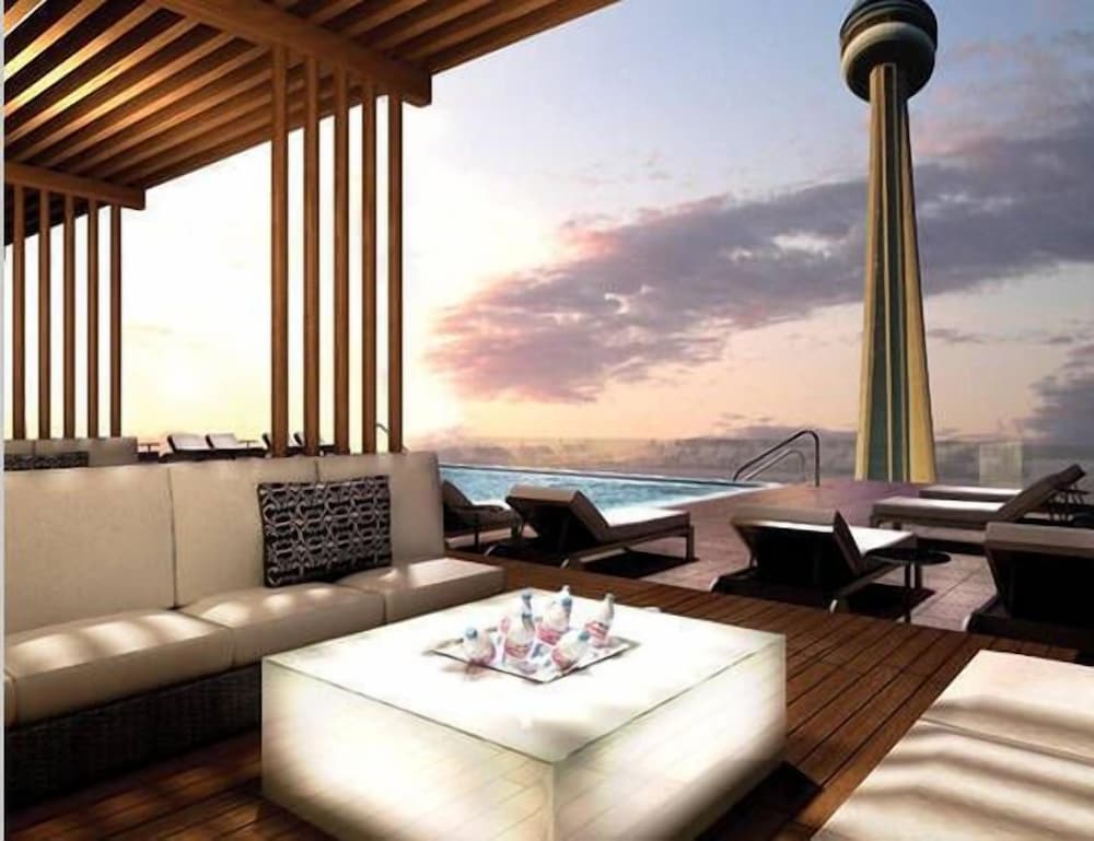 Фото Life Suites Loft - Cn Tower