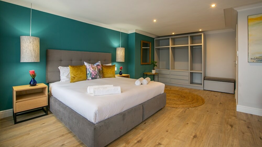 Фото Hout & About Guest House