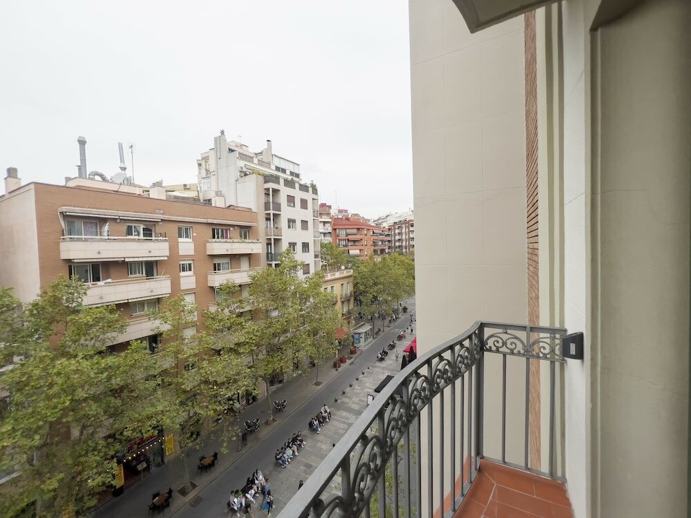 Фото Enjoybcn Gaudi Apartments