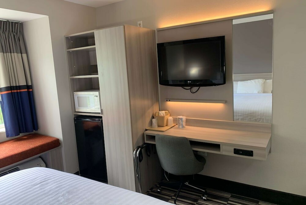 Фото Microtel Inn by Wyndham Charlotte Airport