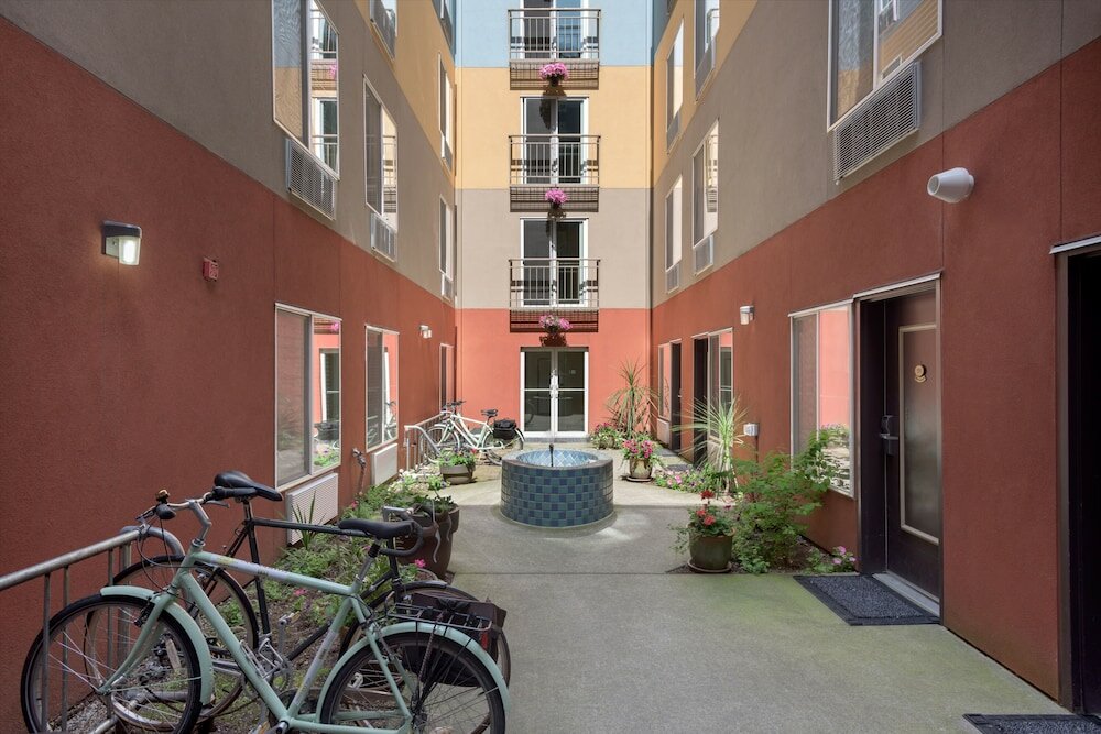 Фото The Belltown Inn