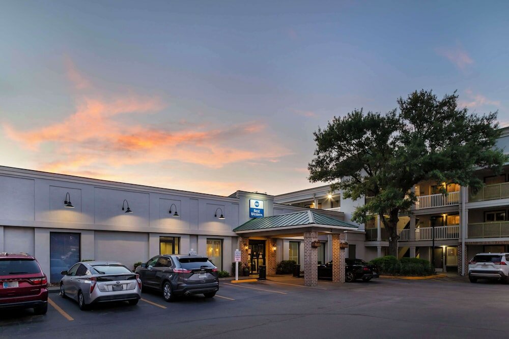 Фото Best Western Savannah Historic District