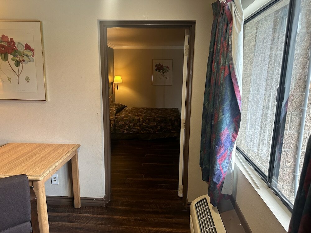 Фото Palm Inn Hotel near Tyler Mall Riverside